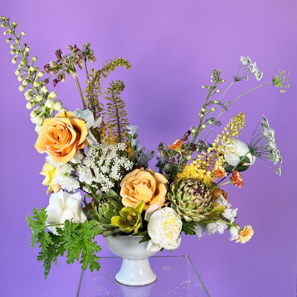 Flower arrangement with yellow and white roses
