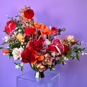 Flower arrangement with orange and red blooms