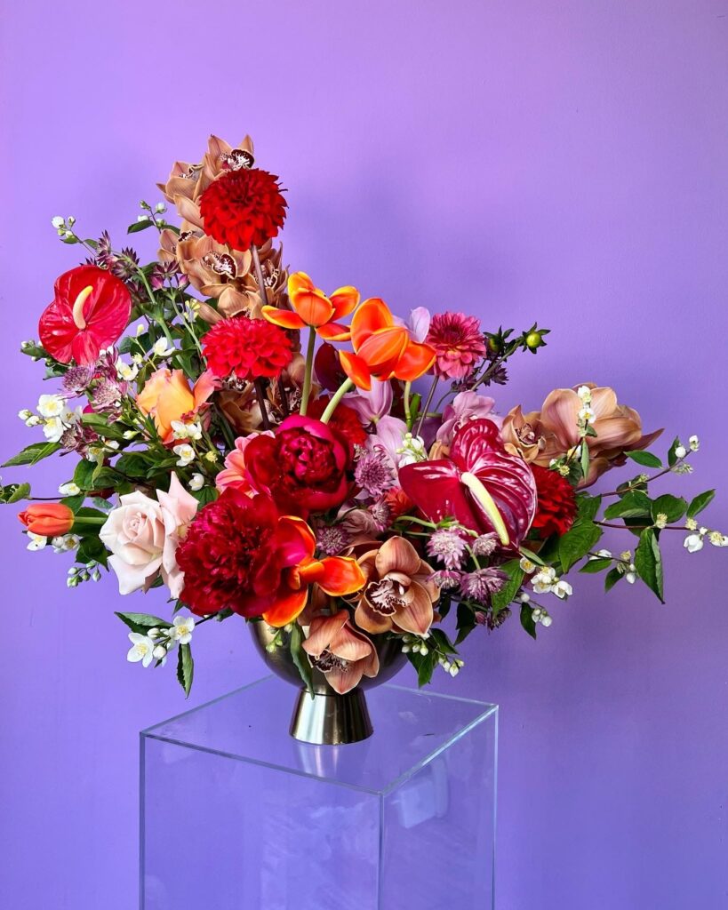 Flower arrangement with orange and red blooms