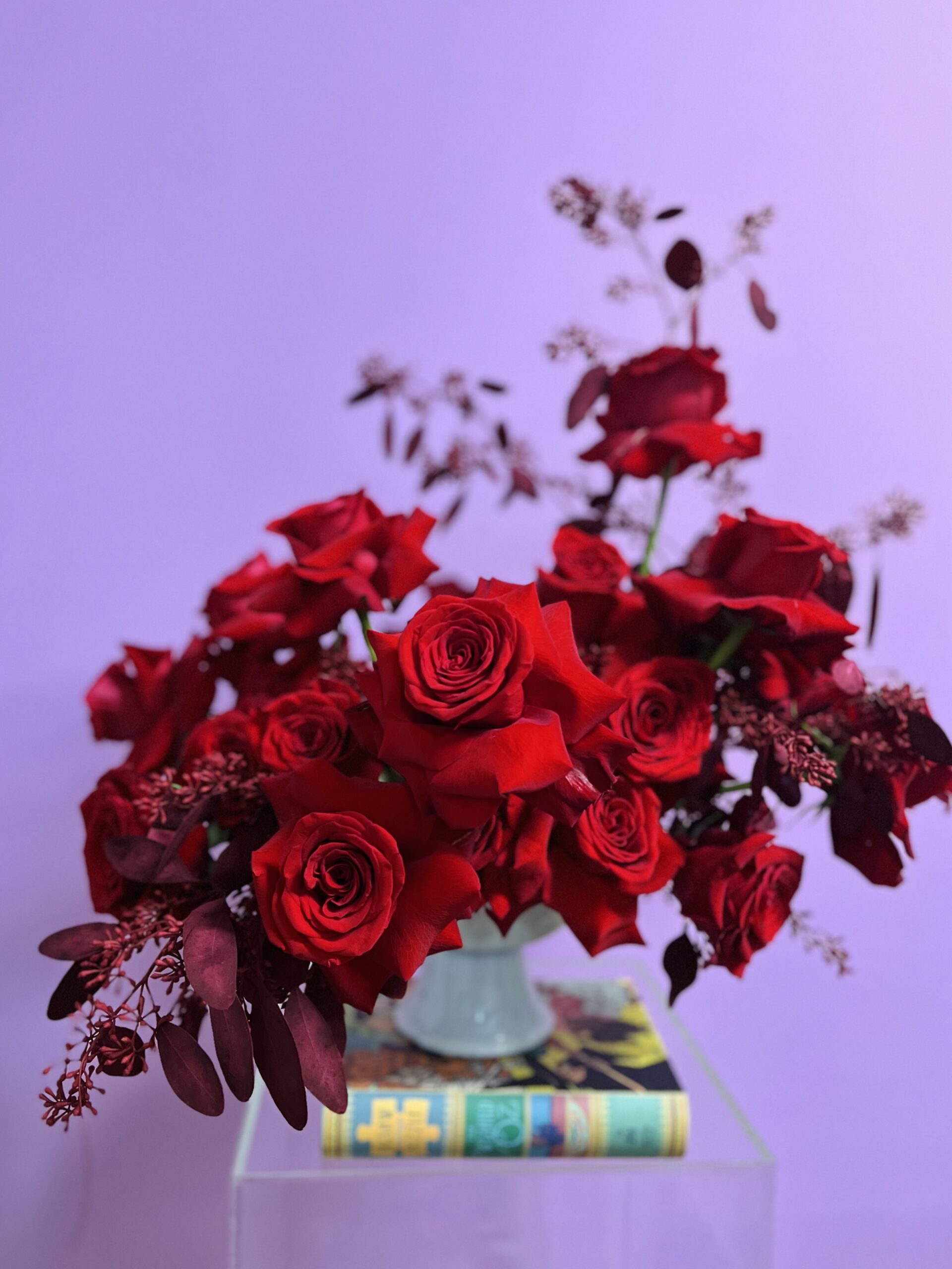 Flower arrangement with red roses